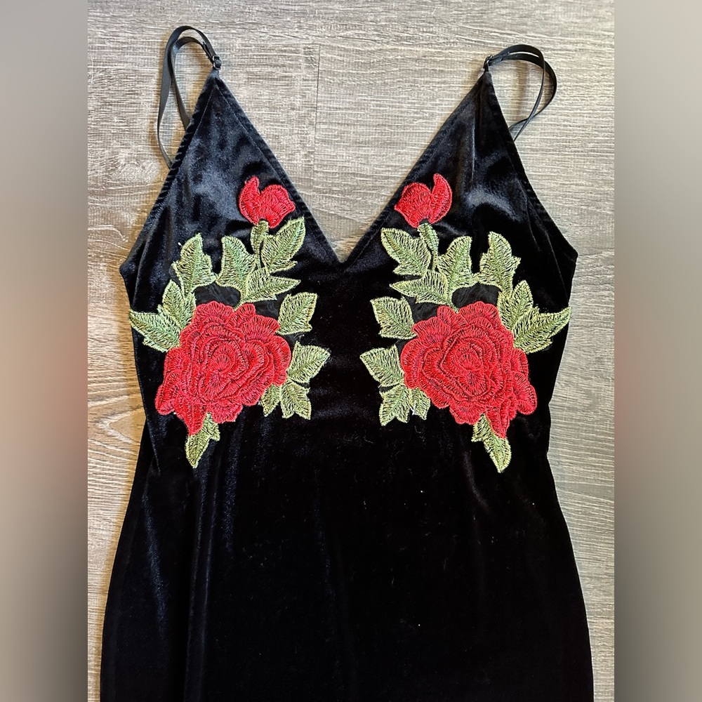 Spaghetti Strap Velvet Dress With Rose’s and Leaves